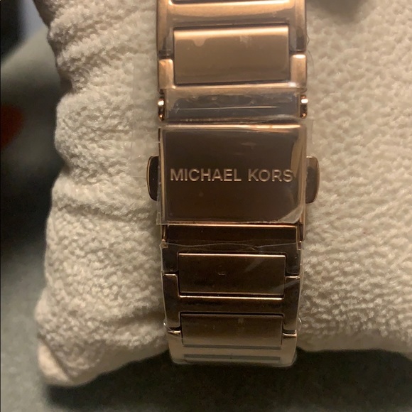 Rose Gold MK Watch - Picture 2 of 2